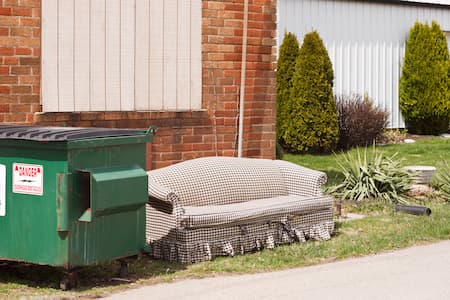 Getting Rid Of Junk: Cleaning Up Before A Big Move